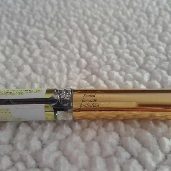 Lipsense Oops Remover - Picture 2 of 3